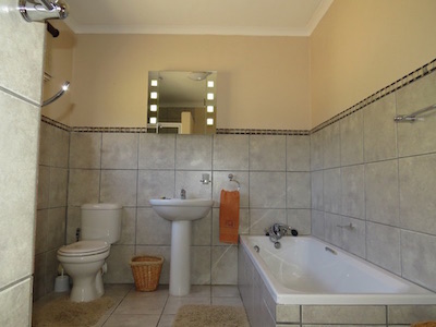 There are two full bathrooms at Laslap - self-catering accommodation with a farmstyle feel ~ Prince Albert ~ Western Cape
